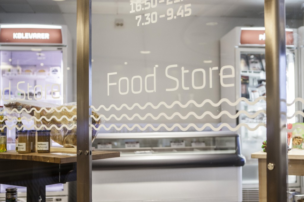 Også Food Store har fått seg nye og freshe lokaler, til sine matvarer av ypperste klasse. 
