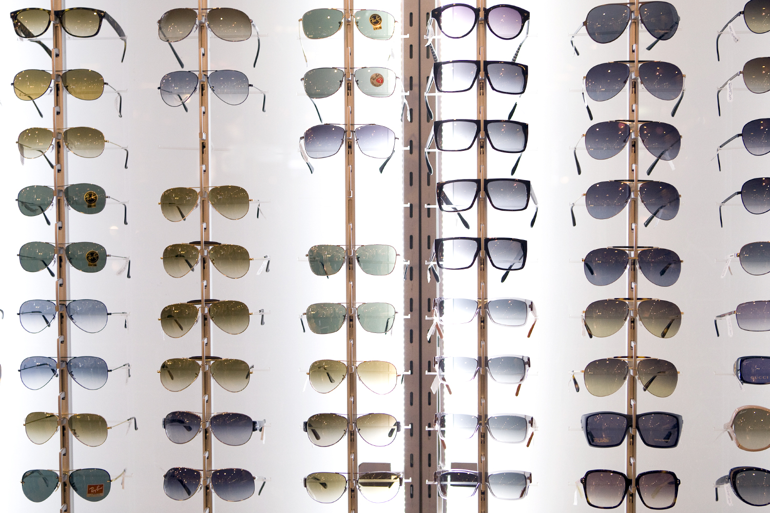 I solbrilleseksjonen kan du finne stilige briller til hele familien.